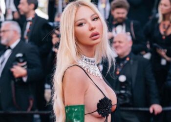 FOTOT/ Tërheqëse me fustanin transparent: Modelja shqiptare merr gjithë vëmendjen në Festivalin e Filmit në Kanë