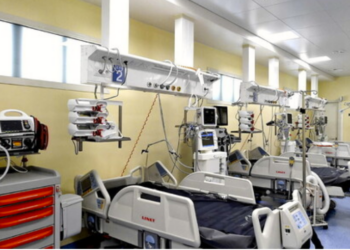 Tragjike/ Nëna hedh vajzën 4-vjeçare nga dritarja e katit të tretë dhe tenton vetëvrasjen