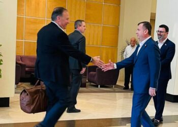 FOTO/ 100 vjetorin e marrëdhënieve Shqipëri-SHBA, Pompeo vjen në Tiranë, pritet nga Balla e Hyseni