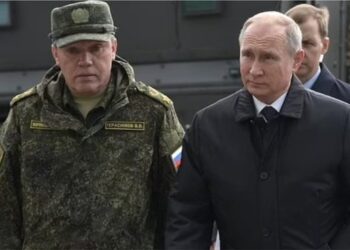 Admirali britanik: Putin nuk ka më raketa dhe armë për të vijuar luftën në Ukrainë