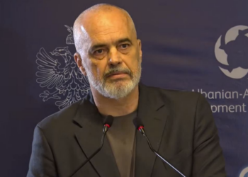 Rama, batuta me Grenoff: U pagëzove më në fund, mirëserdhe në klubin e të korruptuarve. Duhet të gllabërojmë Teatrin e Operës, mbase nuk e dini, por…!