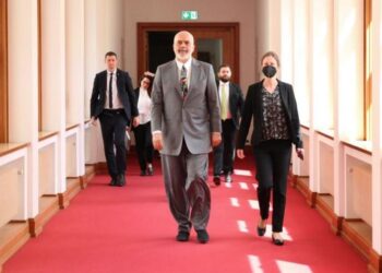 BE/ Rama flet nga Gjermania: Ndryshojmë kurs. Nëse mbetemi “peng”, do kërkojmë të trajtohemi veçmas Maqedonisë së Veriut