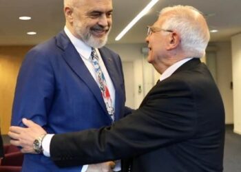 Darkë informale në Bruksel/ Rama ndan foton, shtrëngim duarsh me shefin e diplomacisë europiane