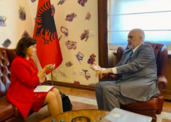 Takimi/ Ambasadorja suedeze i kërkon votën Ramës për në NATO: Faleminderit për mbështetjen