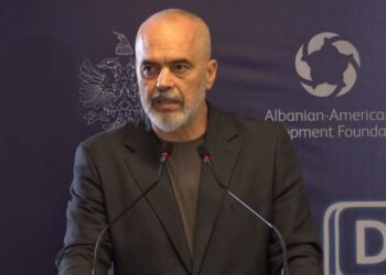 Marrëveshje për 100 laboratorë “Smart” në shkolla, Rama: Pjesë e procesit të digjitalizimit. Piramida shumë shpejt do hapë dyert