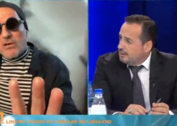 Plas debati/ “Edhe unë udhëtoj, por gruaja ime…”! Robert Aliaj përplaset me pastorin për videon e Librazhdit: S’ka tradhti! Pano: Po e sheh nga lupa jote!