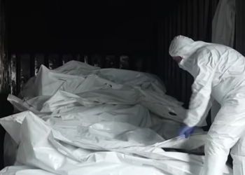 “Do t’i trajtojmë më mirë seç trajtuan ata civilët tanë”/ Ukraina përcjell kufomat në trenin frigoriferik: Ja çfarë gjetën në uniformat e ushtarëve rusë!