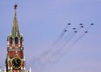 Shfaqja ajrore e Sheshit të Kuq anulohet “për shkak të motit”/ Ishte planifikuar të fluturonte mbi Moskë dhe avioni i ‘ditës së gjykimit’