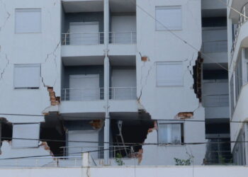 Shqiptarët nuk “vënë mend”! Nuk i sigurojnë pronat dhe jetën as pas tërmetit dhe pandemisë