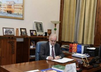 VMRO-DPMNE, mocion mosbesimi ndaj kryetarit të Parlamentit maqedonas, Talat Xhaferi: T’i japim fund sjelljeve të…!