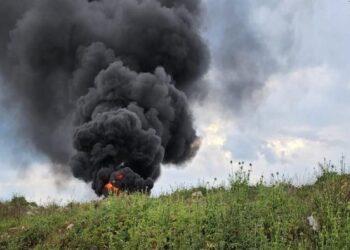 Zjarr në zonën e inerteve të Nartës, digjen goma, Vlora mbulohet nga tymi! Dyshohet për zjarrvënie të qëllimshme