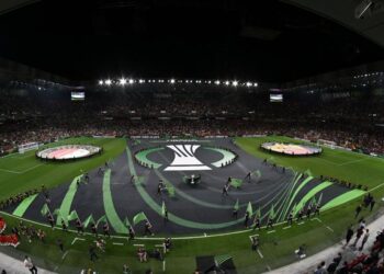 FOTO/ Finalja e parë në historinë e Ligës së Konferencës, UEFA falënderon Tiranën: Çfarë nate…!