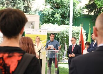 Starton “Java e Kulturës Italiane”/ Veliaj: Me fat që kemi fqinj si Italia. Sonte në mesnatë ndezim iluminarët e Puglias në qendër të Tiranës