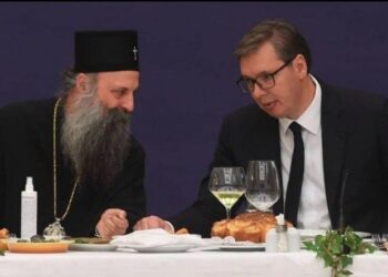 Vuçiç takon klerikët serbë: Presion i ashpër për Kosovën, vjeshta do jetë më e vështirë se viti 1945. Retë e breshërit po fluturojnë mbi vendin tonë
