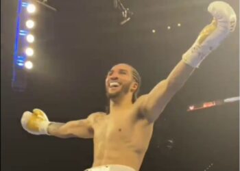 VIDEO/ “Po ringjall gjyshin”, nipi i Muhammad Ali hedh KO kundërshtarin që në raundin e parë