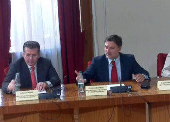 ‘Procesi mos të shndërrohet në farsë’/ Alibeaj: Ai që qëndron nga godina përballë të fërkojë barkun…