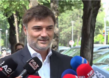 Konferenca e Kryetarëve/ Alibeaj: Investimet strategjike janë një skandal i madh, Rama i largohet si djalli nga tejmani
