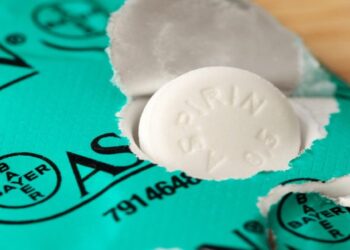 Pse Aspirina nuk rekomandohet më nga mjekët/ Shkencëtarët tregojnë kush s’duhet ta marrë