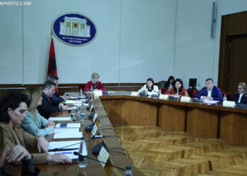 “Ata duan të hetojnë burrin e Xhaçkës apo Gaz Pajën, por…”/ PS rrëzon kërkesën për komision hetimi për investimet strategjike. Balla: Ka rregullore