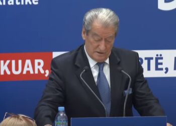 Berisha flet si kreu i PD, sulmon Bashën: Për shkak të pazareve të udhëheqjes së saj kjo parti kaloi nga humbja në humbje