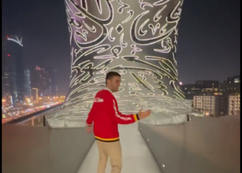 Kuzhinieri i njohur turk publikon VIDEO nga Dubai me ritme të këngës shqiptare