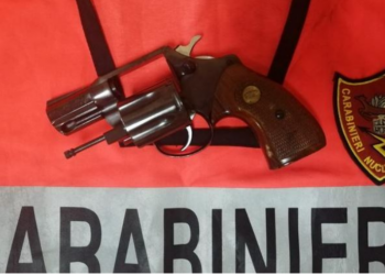 E refuzoi vajza me të cilën kishte dalë/ Shqiptari qëllon me armë zjarri, arrestohet nga policia