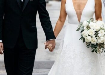 Do celebroheshin në të njëjtën ditë/ Motrat martohen gabimisht, ngatërrojnë dhëndrat e njëra-tjetrës