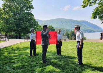 FOTO/ Diplomohet kadeti shqiptar në West Point, Enea Hilaj, ceremonia nën drejtimin e Shefit të Shtabeve të Bashkuara të SHBA