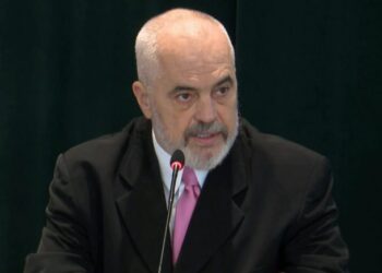 Rama u përgjigjet kritikëve: Sipas non-gratave paskam kërcënuar SPAK! Roli i mumjes përballë rreshtit të gjykatësve e të prokurorëve nuk tolerohet më