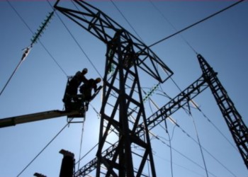 “Stina” e dashurisë/ Elektricisti lë gjithë fshatin pa drita për të takuar fshehurazi të dashurën e tij