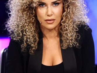 Revoltohet moderatorja: S’ngeli profesor pa folur për b***ën e ci*at e Ronelës. Njerëz banalë, dilni ulërisni se po vdesim si minj në spitale