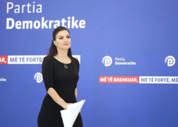 “U faktua marrëveshja Rama-Basha-Alibeaj”/ ‘Rithemelimi’ kundër draftit për Presidentin e ri: Poshtërim për demokratët