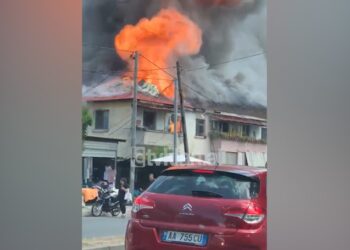 VIDEO: Shpërthim i fuqishëm në një ndërtesë në Tiranë