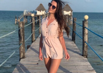 FOTOT/ Më e bukura në botë: Kush është gjyqtarja seksi që refuzoi një ofertë nga “Playboy”