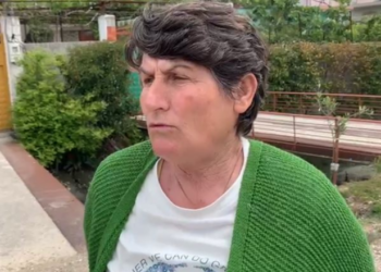 ‘Ishte kafkë njeriu’/ Flet gruaja që gjeti eshtrat pranë banesës në Vlorë: Kanë dy javë aty
