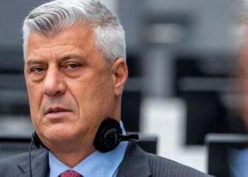 Avokati i Hashim Thaçit kërkesë prokurorëve: Të gjitha dokumentet e nxjerra nga serbët duhet të na i jepni ne. Ku e kanë burimin materialet?