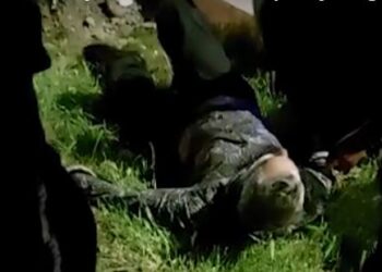 VIDEO / ‘Çfarë ke ashtu te këmba?!’, i plagosuri me plumb i shtrirë në rrugë në Kombinat, zbulohet identiteti