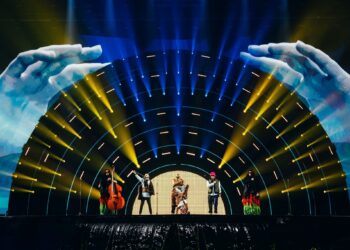 Eurovision 2022/ Shfaqja hapet me një mesazh kundër luftës: “Give Peace A Chance”