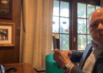 Kokalari gris publikisht librin e gazetarit amerikan për Sorosin: E ka vendin në koshin e mbeturinave bashkë me Berishën