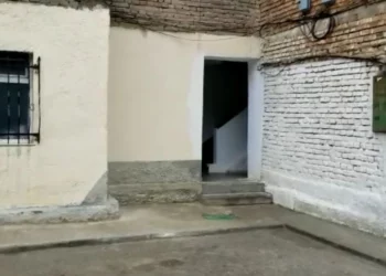 Detaje nga krimi në Korçë: Burri u kthye nga emigrimi dhe e gjeti në dollap foshnjen e pajetë
