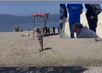 I moshuari pëson parainfarkt në bregdetin e Vlorës/ I vjen në ndihmë Dritan Leli