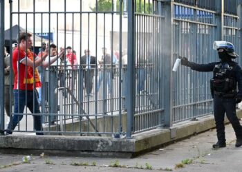 Gaz lotsjellës ndaj grave dhe fëmijëve, Liverpool kërkon hetim për kaosin para finales së Champions