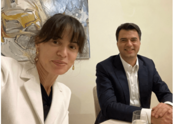 Të veshur shik dhe të buzëqeshur, çifti Basha festojnë përvjetorin e martesës, Aurela publikon foton e veçantë