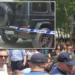 VIDEO/ ‘G-Class’ përplas çiftin me foshnjën 3 muajsh te vijat e bardha. Shoferi ia mbath, shpallet në kërkim