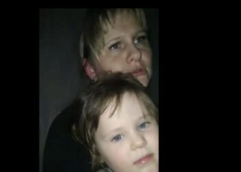 Tragjike/ Jetonin me kufoma të vdekurish dhe pa ushqime, qytetarët në Mariupol tregojnë tmerrin e përjetuar: Fëmijët pinin ujë shiu për të mbijetuar!