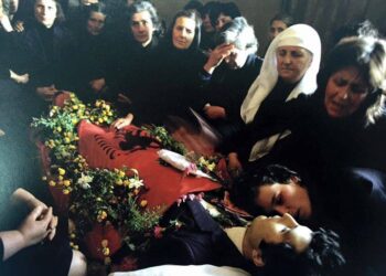 U vranë 4 të rinj/ Dëshmia për 2 prillin 1991: Kush ishin njerëzit që flisnin serbisht para Radio Shkodrës