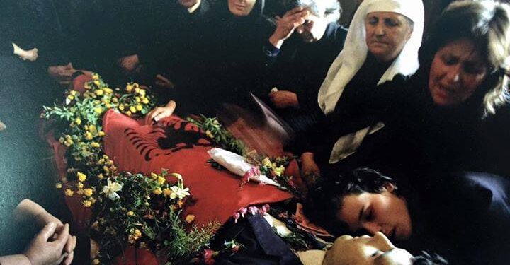 U vranë 4 të rinj/ Dëshmia për 2 prillin 1991: Kush ishin njerëzit që flisnin serbisht para Radio Shkodrës