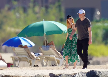 FOTO/ Pesë muaj më parë u bë baba nga ish-partnerja, Elon Musk fotografohet me të dashurën 23 vite më të re