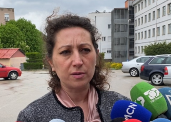 Futi fëmijën në valixhe/ Mjekja tregon për gjendjen e gruas: Thotë që e ka lindur dikush tjetër, shtatzania, refuzonte…