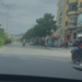 VIDEO/ Policia ndjek si në filma shoferin që aksidentoi çiftin dhe fëmijën e tyre. 39-vjeçari shkelës sistematik i rregullave të qarkullimit